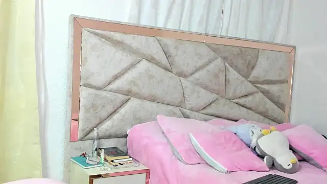 Snapshot of kendal_hot01 chatting on 29, 9, 2025 kendal hot01 online show from 29, 9, 2025