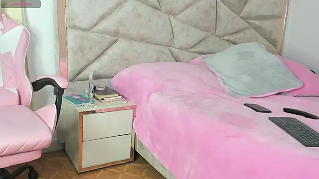 Snapshot of kendal_hot01 chatting on 2, 10, 2025 kendal hot01 online show from 2, 10, 2025