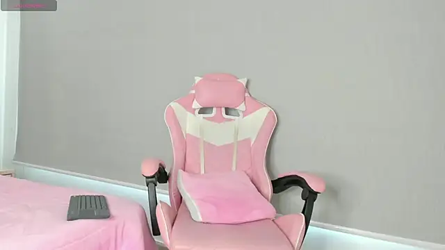 Snapshot of kendal_hot01 chatting on 7, 11, 2025 kendal hot01 online show from 7, 11, 2025