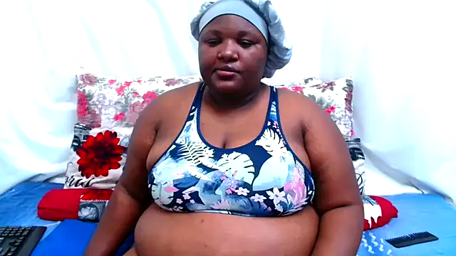 Snapshot of ChubbyBoobsxxx chatting on 19, 11, 2025 ChubbyBoobsxxx online show from 19, 11, 2025