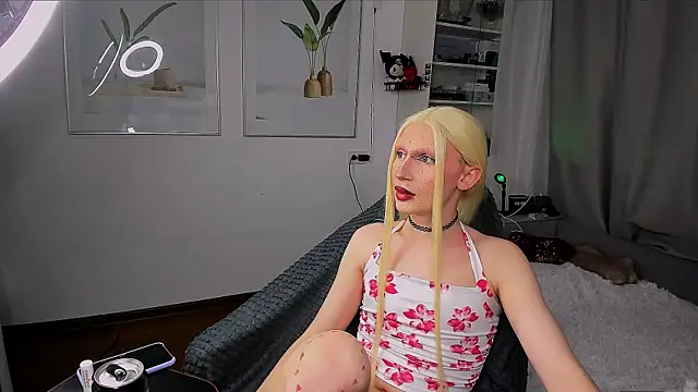 Snapshot of yoi_mika chatting on 1, 12, 2025 yoi mika online show from 1, 12, 2025