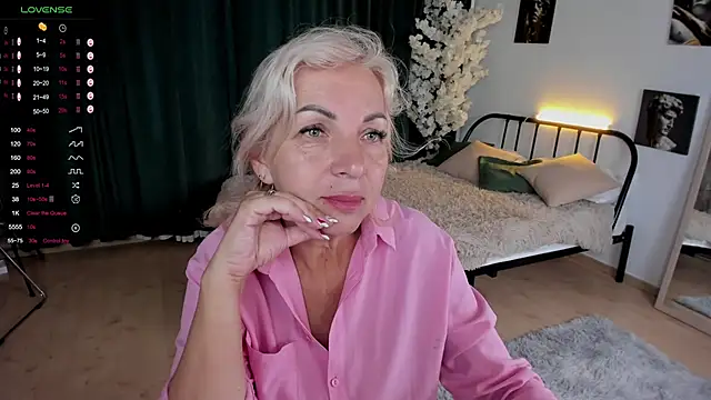 Snapshot of LiliaMoons chatting on 9, 9, 2025 LiliaMoons online show from 9, 9, 2025