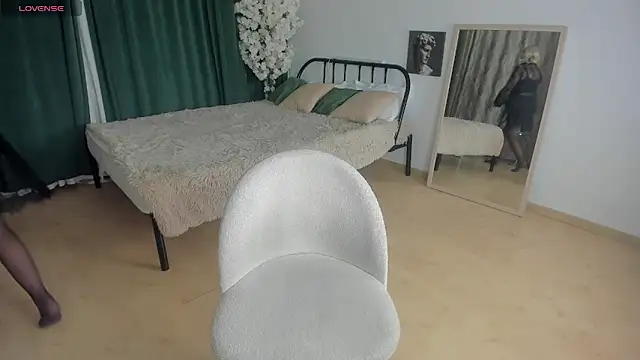 Snapshot of LiliaMoons chatting on 19, 11, 2025 LiliaMoons online show from 19, 11, 2025