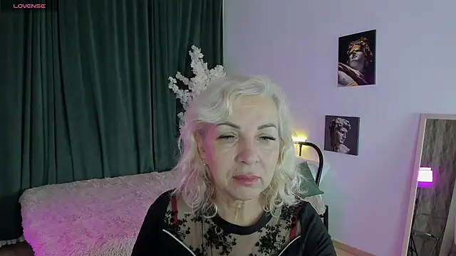 Snapshot of LiliaMoons chatting on 27, 11, 2025 LiliaMoons online show from 27, 11, 2025