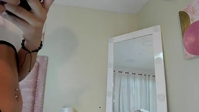 Snapshot of Mei_Lin_Luna chatting on 4, 10, 2025 Mei Lin Luna online show from 4, 10, 2025