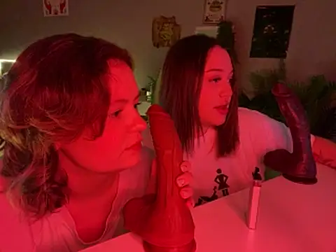 MoonIvy  online show from 15, 11, 2025