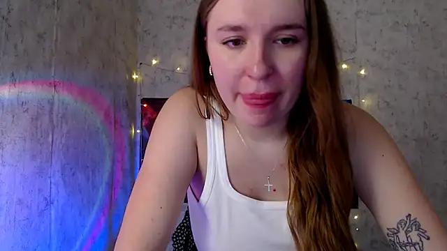 JuliaTopp  online show from 10, 2, 2026