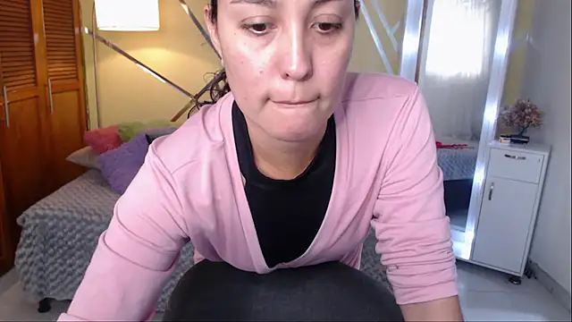Snapshot of shirleyrojas chatting on 18, 10, 2025 shirleyrojas online show from 18, 10, 2025