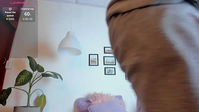 Coco joness online show from 9, 11, 2025