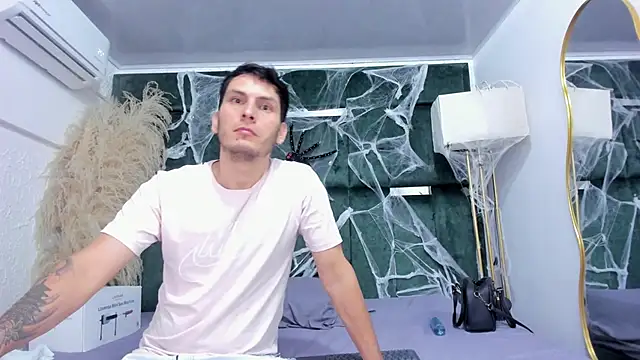 Charlotte Brian online show from 31, 10, 2025