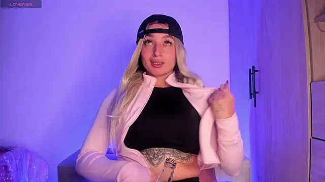 scarlett Collinss online show from 5, 10, 2025