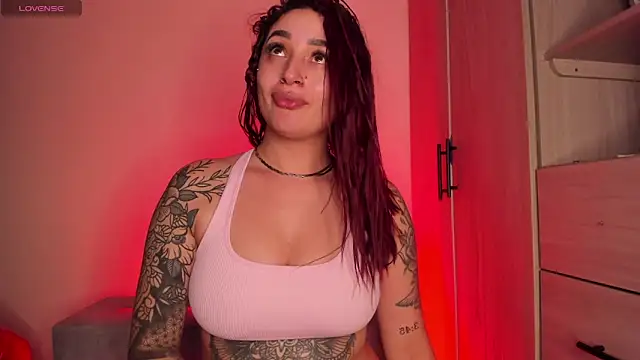 scarlett Collinss online show from 5, 3, 2026