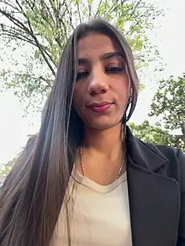 -juicy  online show from 9, 2, 2026