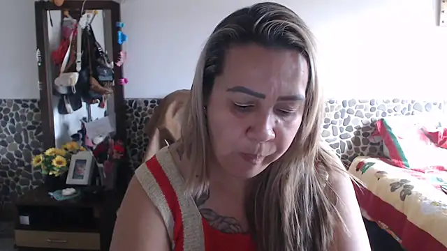 Snapshot of Miilu74 chatting on 14, 12, 2025 Miilu74 online show from 14, 12, 2025