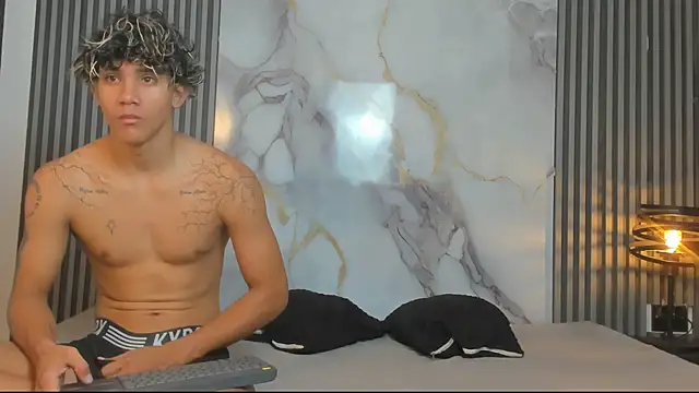 Snapshot of RihanandDrake chatting on 13, 9, 2025 RihanandDrake online show from 13, 9, 2025