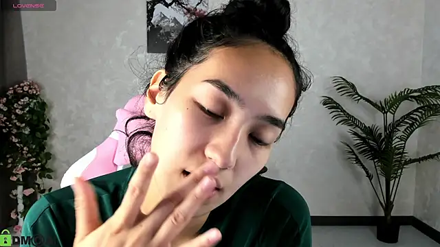 FlirtyAura online show from 16, 9, 2025