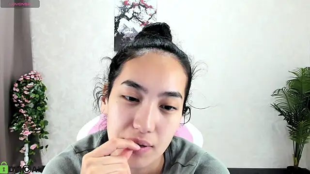 FlirtyAura online show from 28, 10, 2025