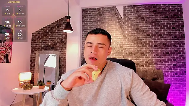 Snapshot of connorsmiith chatting on 9, 10, 2025 connorsmiith online show from 9, 10, 2025