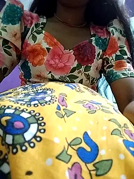 Snapshot of Naina_04 chatting on 6, 10, 2025 Naina 04 online show from 6, 10, 2025