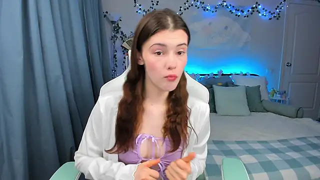 Snapshot of Zoe_Vee chatting on 6, 11, 2025 Zoe Vee online show from 6, 11, 2025