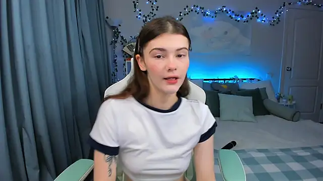 Snapshot of Zoe_Vee chatting on 13, 11, 2025 Zoe Vee online show from 13, 11, 2025