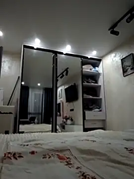 KissMiSveet online show from 17, 12, 2025