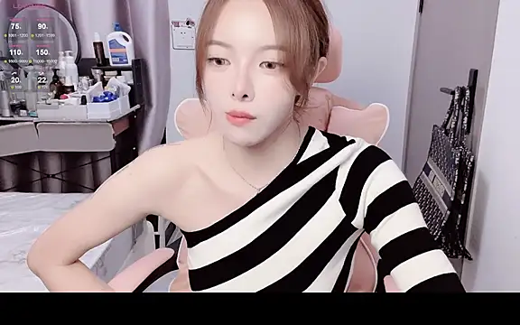 Snapshot of AmyySC chatting on 28, 10, 2025 AmyySC online show from 28, 10, 2025