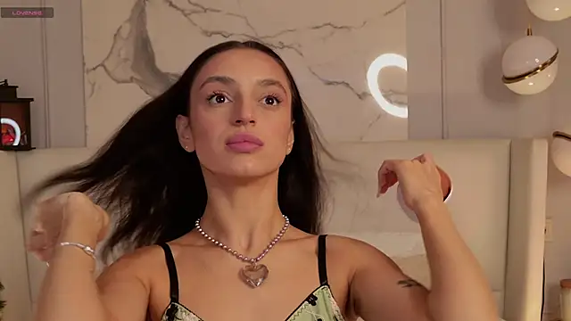 AdoraCortes online show from 4, 12, 2025