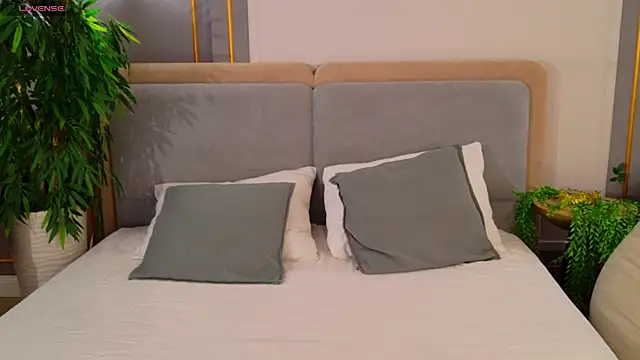 AdoraCortes online show from 6, 4, 2026