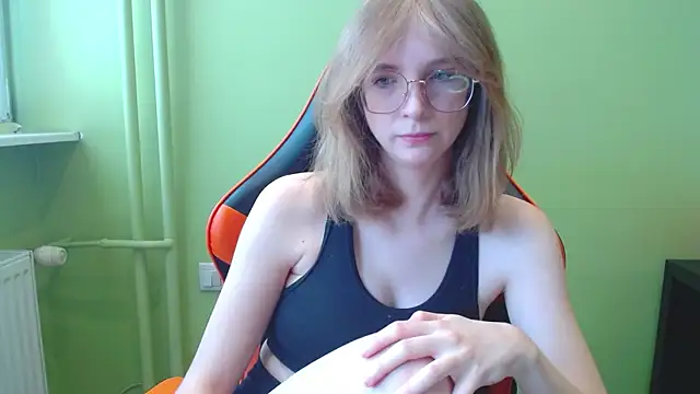 juicyPenny online show from 12, 4, 2026