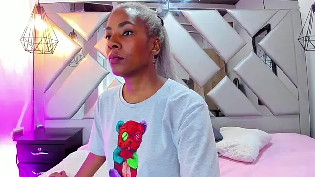 Lorenn Hill online show from 28, 9, 2025