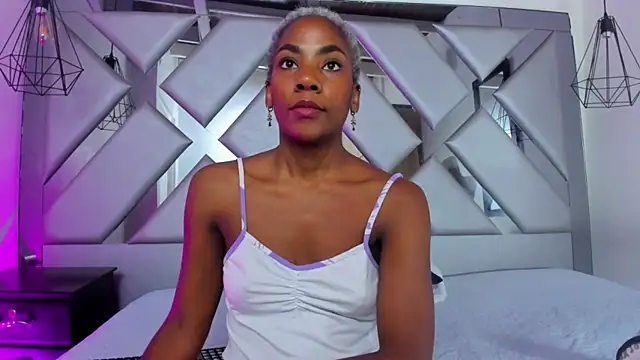 Lorenn Hill online show from 25, 10, 2025