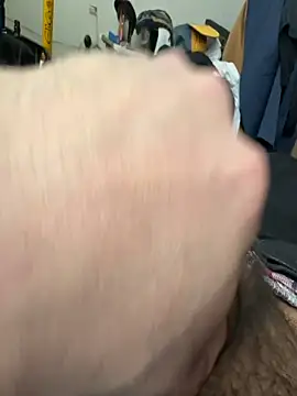 Snapshot of radeczek001 chatting on 17, 12, 2025 radeczek001 online show from 17, 12, 2025