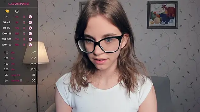 Snapshot of JoanBaggott chatting on 11, 9, 2025 JoanBaggott online show from 11, 9, 2025