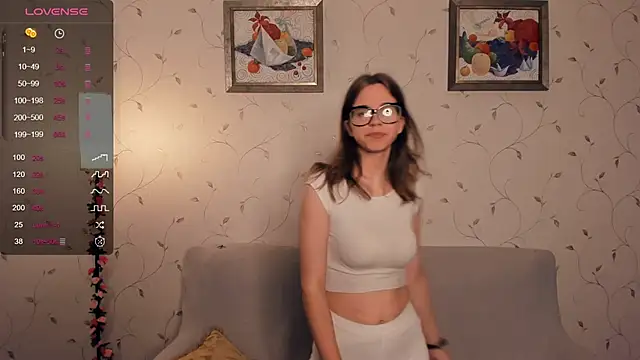 Snapshot of JoanBaggott chatting on 4, 11, 2025 JoanBaggott online show from 4, 11, 2025