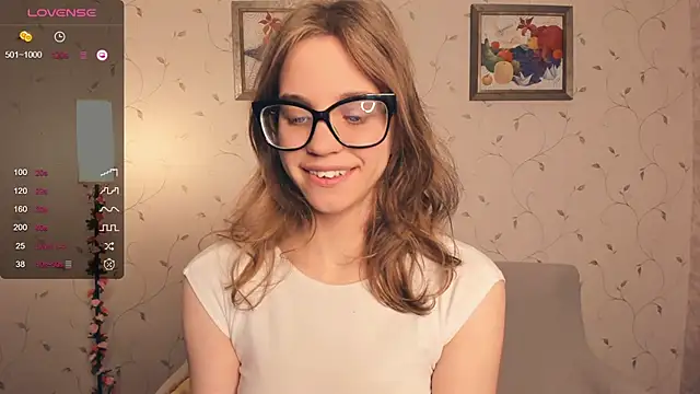 Snapshot of JoanBaggott chatting on 5, 11, 2025 JoanBaggott online show from 5, 11, 2025