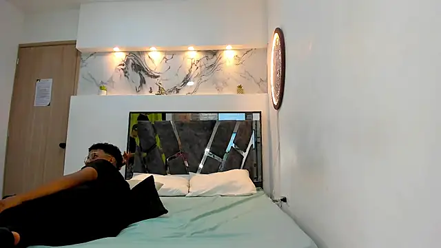 Snapshot of TWINKS_BOYS1 chatting on 16, 12, 2025 TWINKS BOYS1 online show from 16, 12, 2025