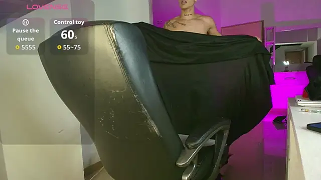 Snapshot of sebas_palacioo chatting on 10, 10, 2025 sebas palacioo online show from 10, 10, 2025