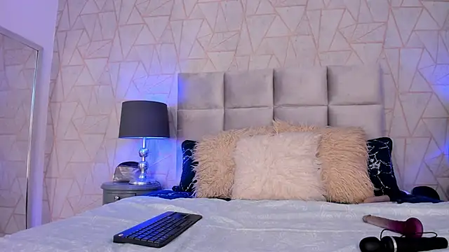 Emely florence  online show from 28, 11, 2025