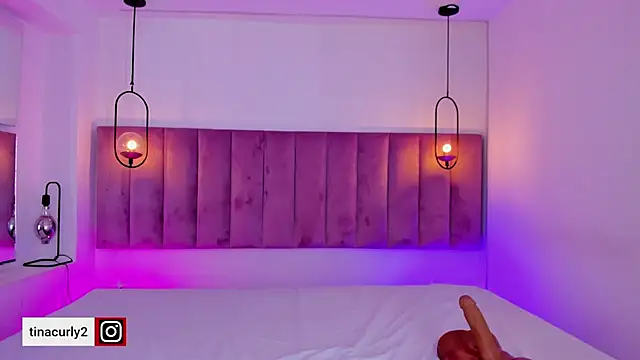 Snapshot of Tina_curly chatting on 30, 9, 2025 Tina curly online show from 30, 9, 2025