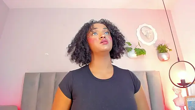 Snapshot of Tina_curly chatting on 25, 5, 2026 Tina curly online show from 25, 5, 2026
