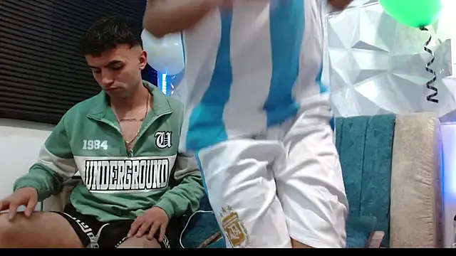 Snapshot of Isaac_tan chatting on 12, 9, 2025 Isaac tan online show from 12, 9, 2025