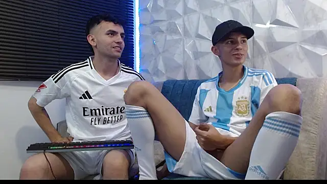 Snapshot of Isaac_tan chatting on 27, 9, 2025 Isaac tan online show from 27, 9, 2025