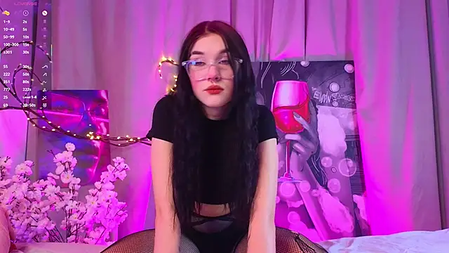 Snapshot of JenniferSullivan chatting on 23, 11, 2025 JenniferSullivan online show from 23, 11, 2025