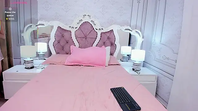 Snapshot of Sofi_naughty18 chatting on 28, 10, 2025 Sofi naughty18 online show from 28, 10, 2025