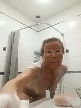 Julia Giulia online show from 16, 11, 2025