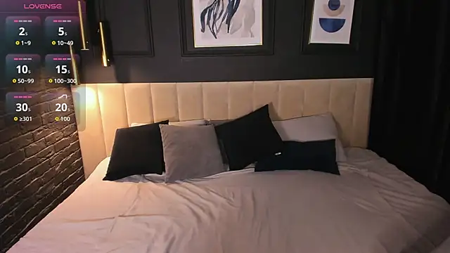 Julia Giulia online show from 10, 4, 2026