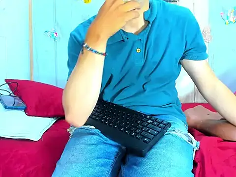 Snapshot of afroditoo chatting on 2, 12, 2025 afroditoo online show from 2, 12, 2025