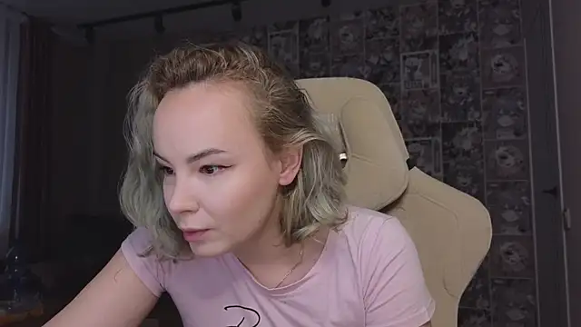 Snapshot of CutieGoose chatting on 10, 10, 2025 CutieGoose online show from 10, 10, 2025