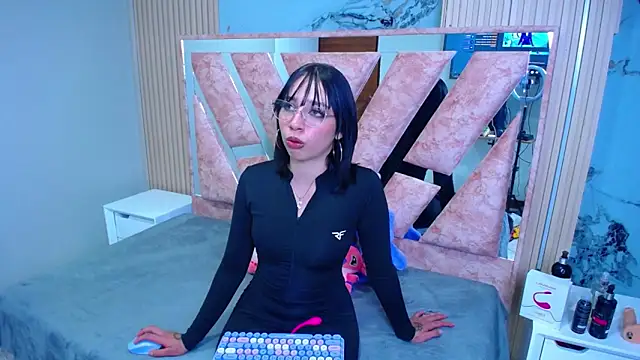 Niina Sissy online show from 18, 12, 2025